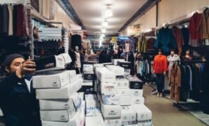 ciri-ciri Pasar Monopolistik