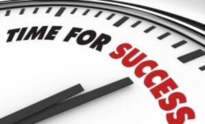 kapan waktu yang tepat membeli emas