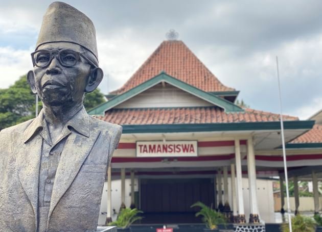 Semboyan Ki Hajar Dewantara Semboyan Ki Hajar Dewantara