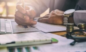 Contoh Kasus Jurnal Penyesuaian Perusahaan Dagang